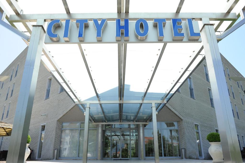 City Hotel Podgorica Exterior photo