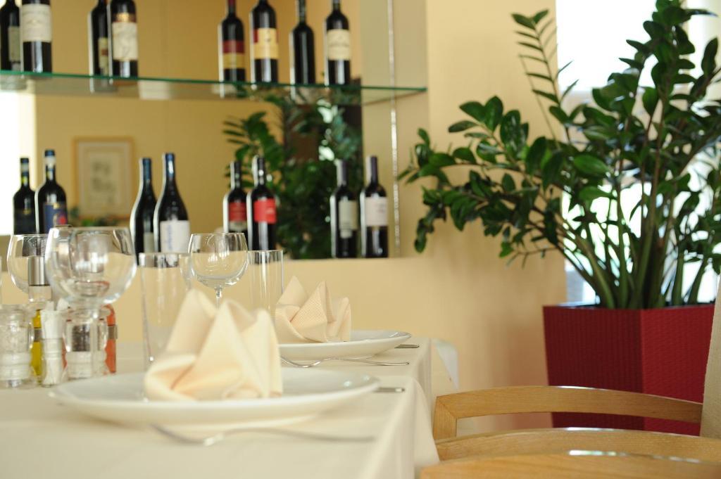 City Hotel Podgorica Exterior photo