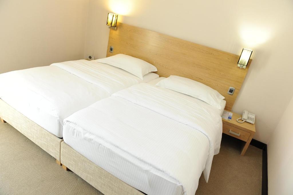 City Hotel Podgorica Room photo