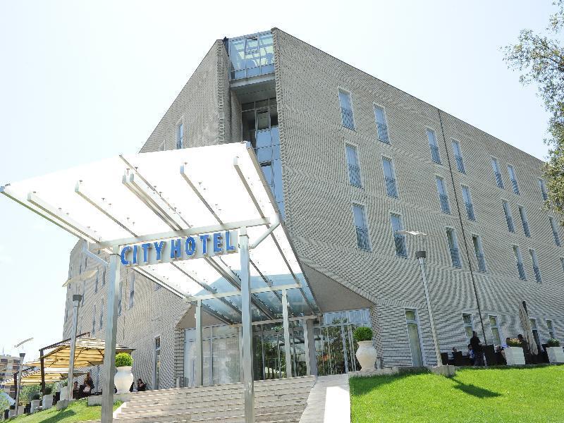 City Hotel Podgorica Exterior photo