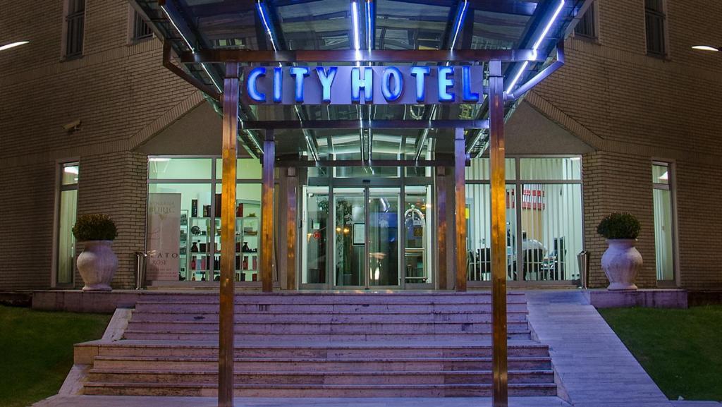 City Hotel Podgorica Exterior photo
